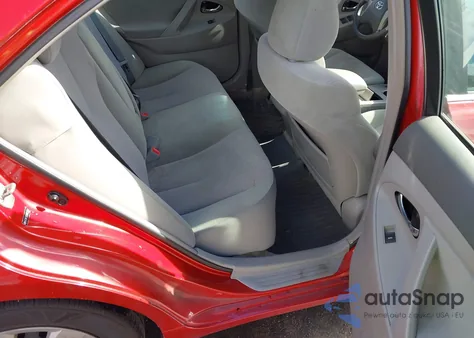 2010 Toyota Camry Le z USA, uszkodzony, nr VIN 4T1BF3EK2AU031761